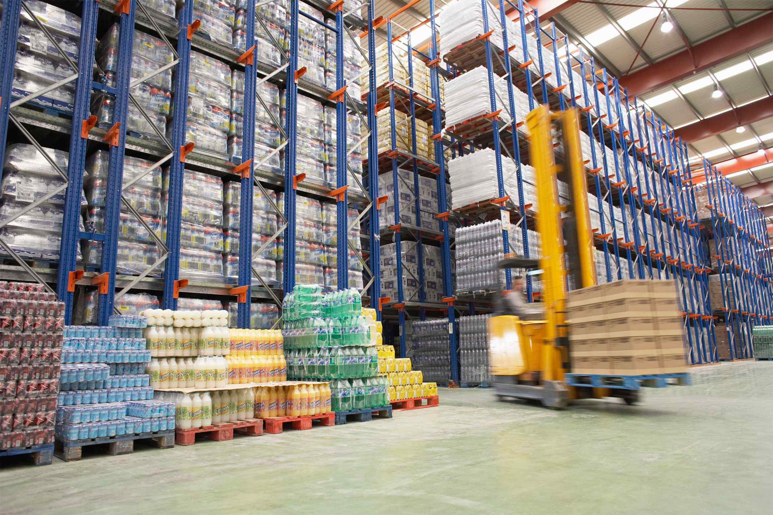 https://mpcargo.com.br/wp-content/uploads/2015/09/Warehouse-and-lifter.jpg