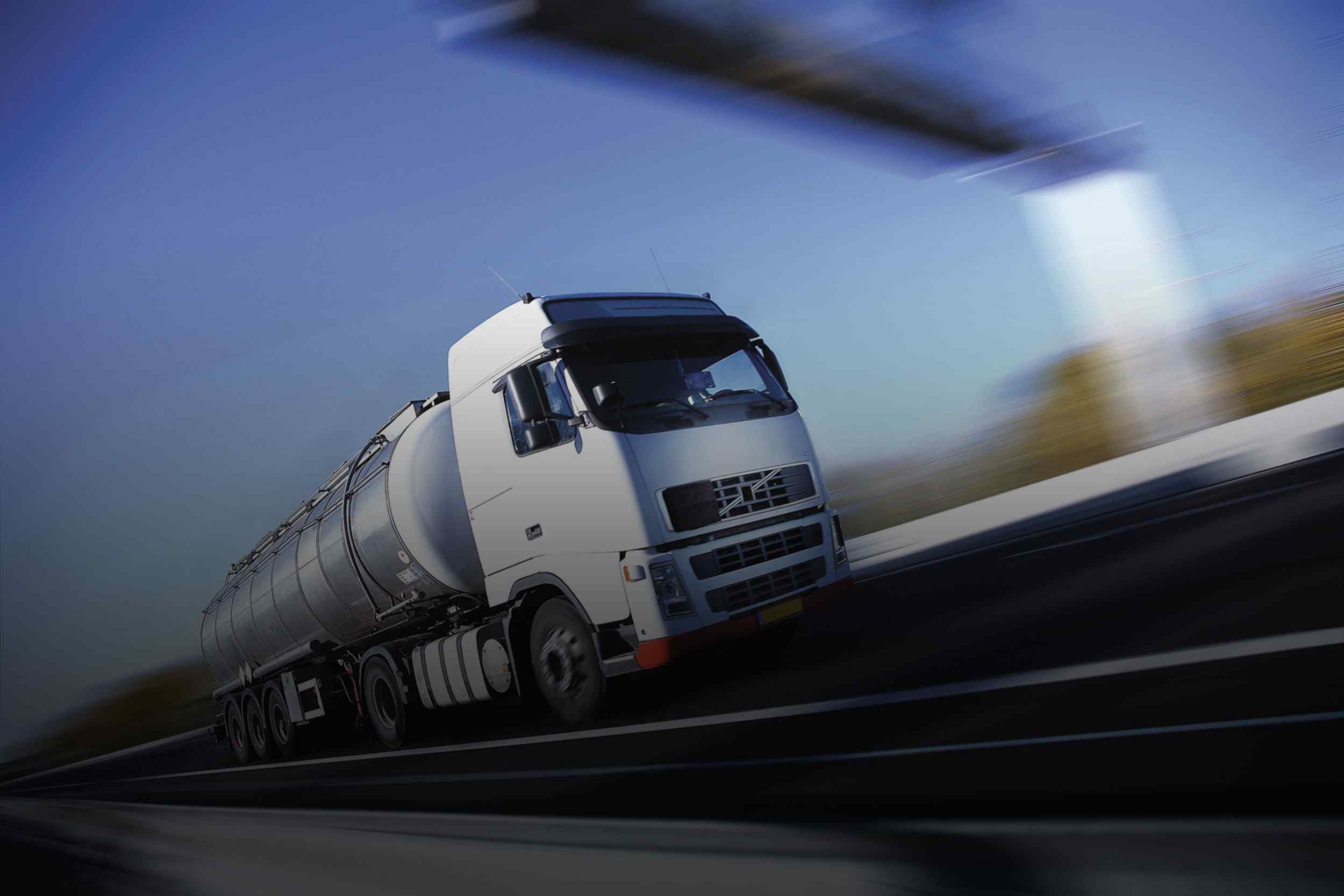 https://mpcargo.com.br/wp-content/uploads/2015/09/White-Truck-single.jpg